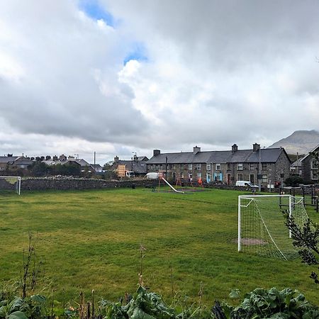Cheerful 2 Bed Home With Mountain Views Blaenau Ffestiniog Exteriör bild