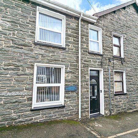 Cheerful 2 Bed Home With Mountain Views Blaenau Ffestiniog Exteriör bild