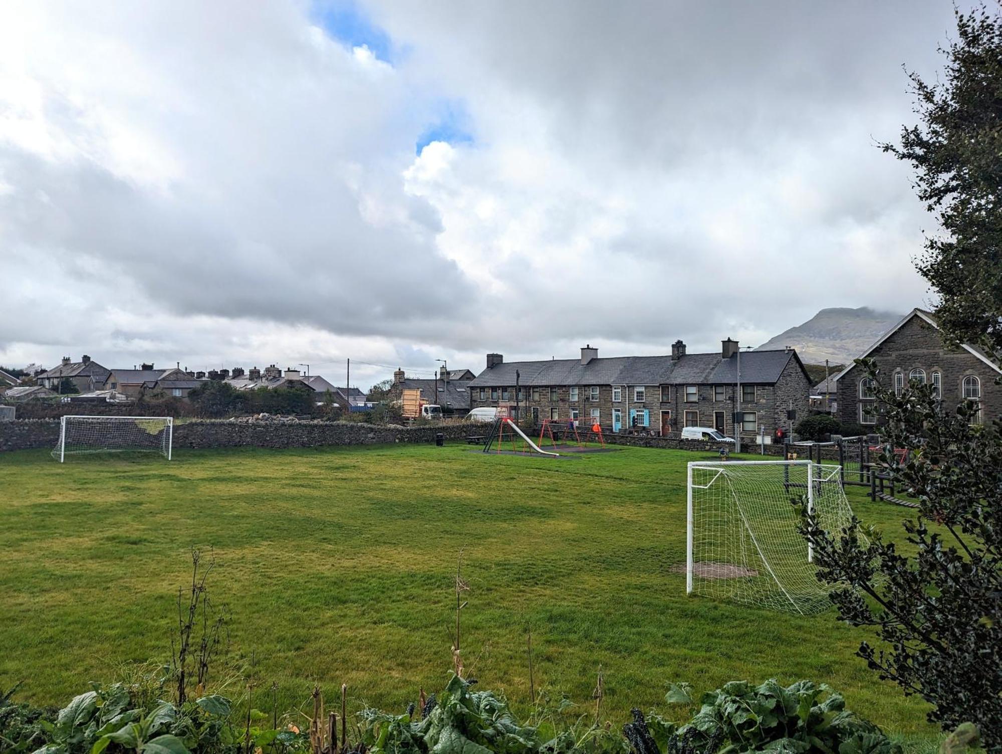Cheerful 2 Bed Home With Mountain Views Blaenau Ffestiniog Exteriör bild