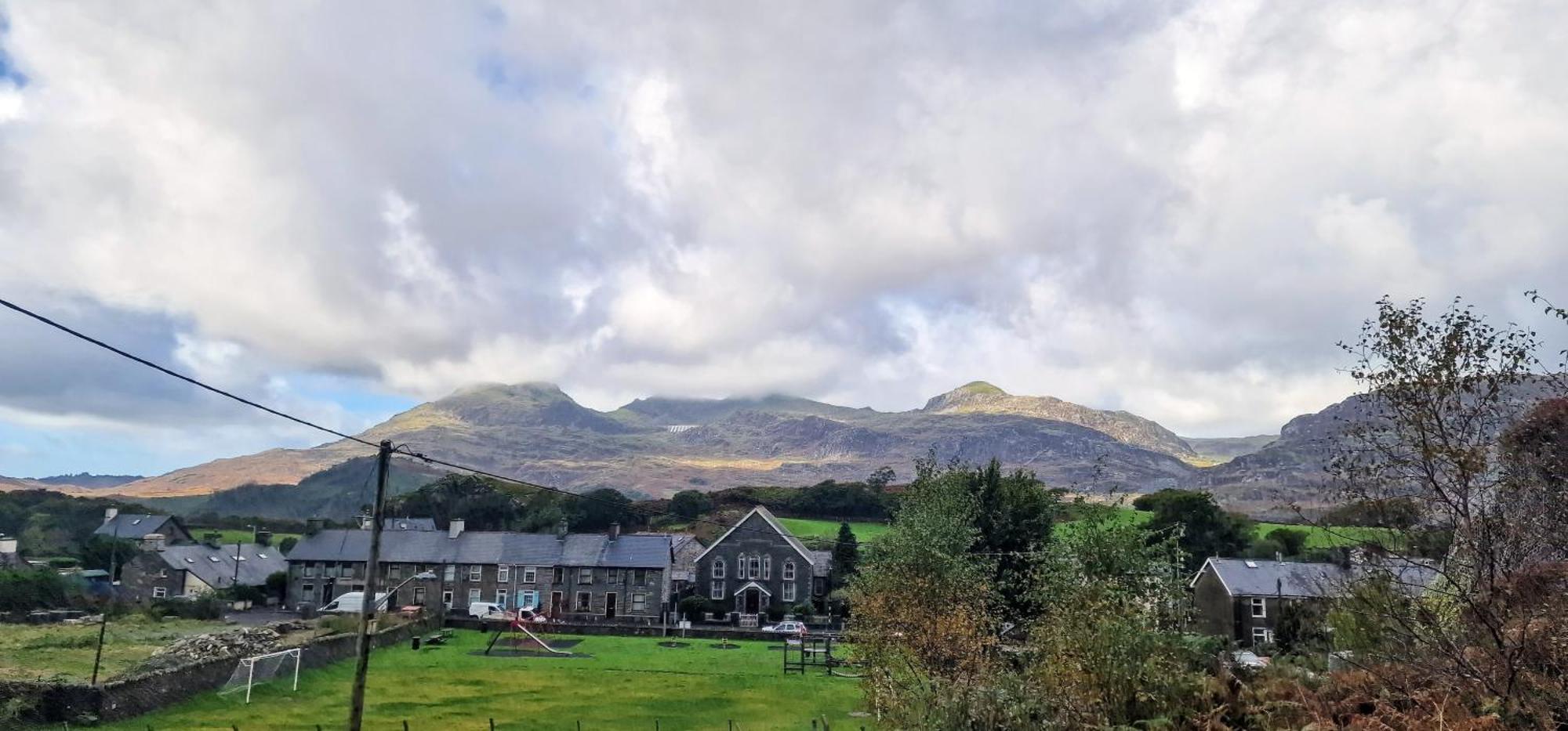 Cheerful 2 Bed Home With Mountain Views Blaenau Ffestiniog Exteriör bild